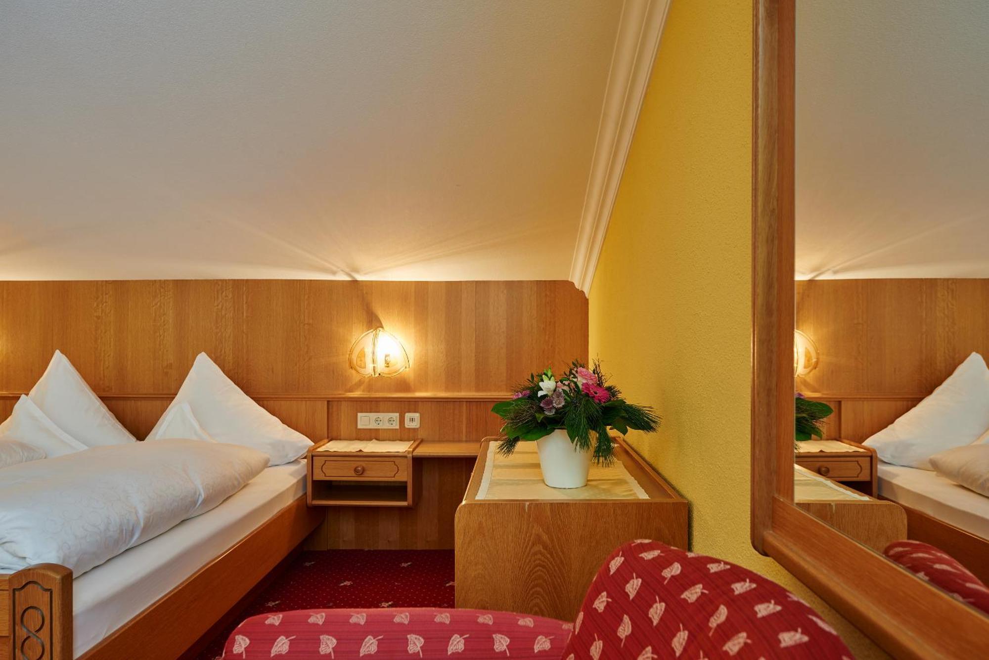 Hotel Restaurant Formarin Oberlech Rum bild