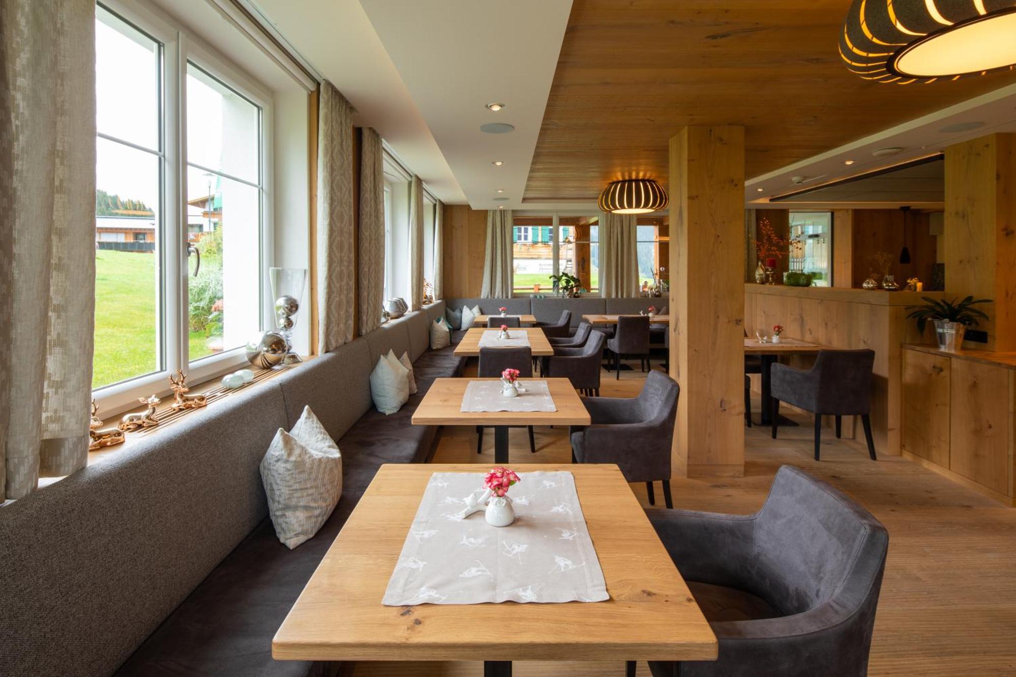 Hotel Restaurant Formarin Oberlech Exteriör bild